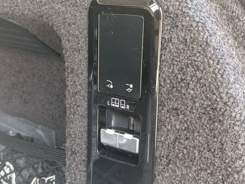 Used 2024 Land Rover Range Rover SE image 6