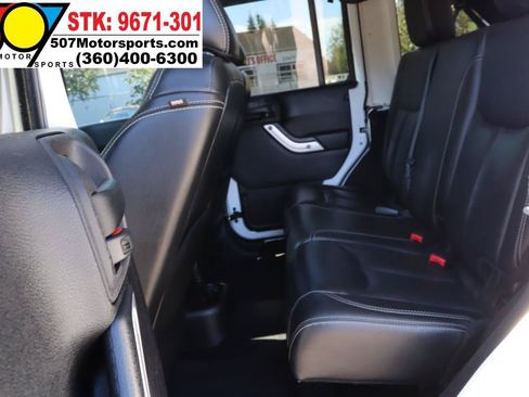 Used 2013 Jeep Wrangler Unlimited Sahara w/ Connectivity Group AWD/4WD image 14