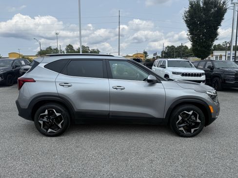 Used 2025 Kia Seltos EX FWD image 21