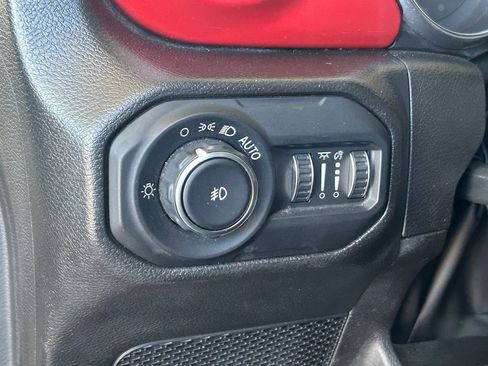 Used 2022 Jeep Wrangler Unlimited Rubicon image 33