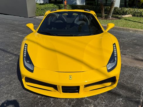 Used 2018 Ferrari 488 Spider image 10