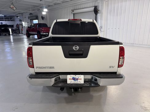 Used 2015 Nissan Frontier SV RWD image 4