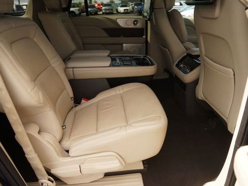 Used 2020 Lincoln Navigator L Reserve w/ Equipment Group 208A Reserve AWD/4WD image 18