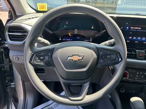 Used 2025 Chevrolet TrailBlazer LT AWD/4WD image 19