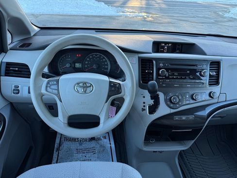 Used 2012 Toyota Sienna LE w/ Towing Pkg image 22