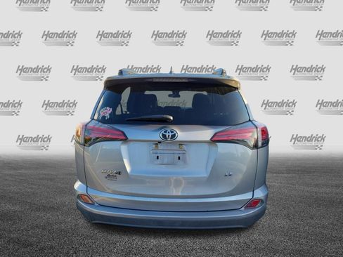 Used 2018 Toyota RAV4 LE FWD image 9