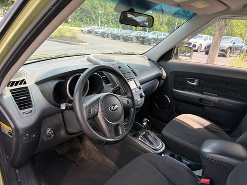Used 2013 Kia Soul + w/ Audio Pkg FWD image 4