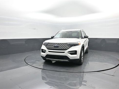 Certified 2023 Ford Explorer Limited w/ Equipment Group 301A image 3