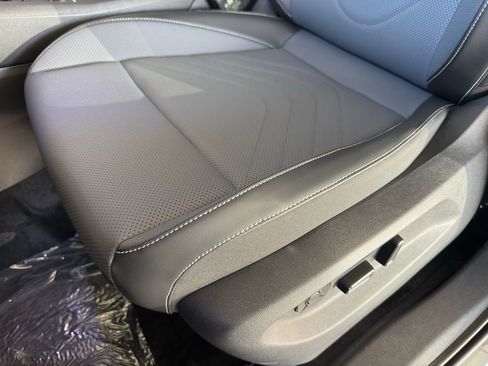 New 2026 Volkswagen Tiguan SE R-Line FWD image 10