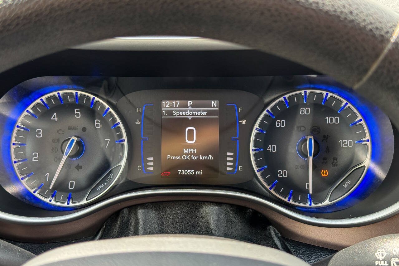 Used 2020 Chrysler Voyager L FWD image 21