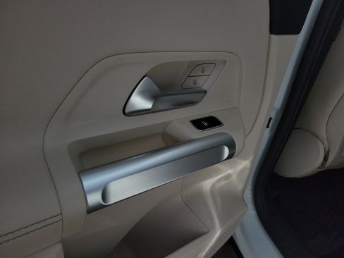 Certified 2022 Mercedes-Benz GLB 250 image 11