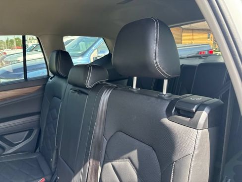 Used 2025 Volkswagen Atlas SE AWD/4WD image 20