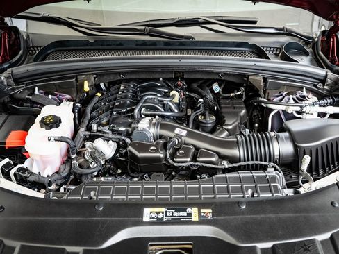 Used 2024 Jeep Grand Cherokee L Limited w/ Black Appearance Package image 37