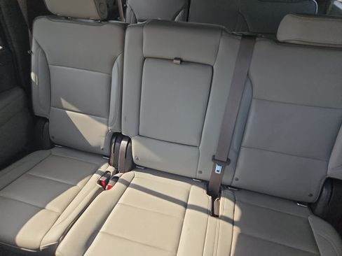 Used 2022 GMC Yukon XL SLT w/ Max Trailering Package AWD/4WD image 13
