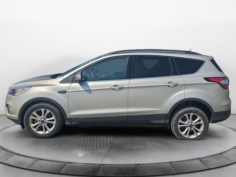 Used 2018 Ford Escape SE FWD image 2