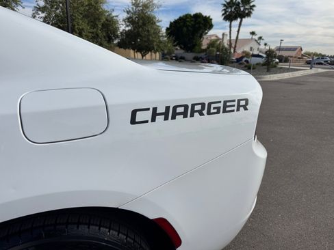 Used 2016 Dodge Charger SXT image 32