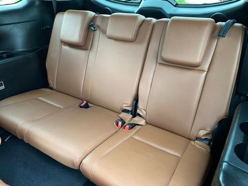 Used 2017 Toyota Highlander Limited w/ Carpet Mat Package FWD image 12
