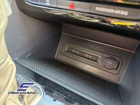 Used 2022 Volkswagen Atlas SEL R-Line image 16