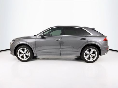 Used 2023 Audi Q8 Premium image 2