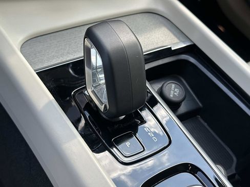 Certified 2025 Volvo XC60 T8 Plus w/ Protection Package Premier image 14