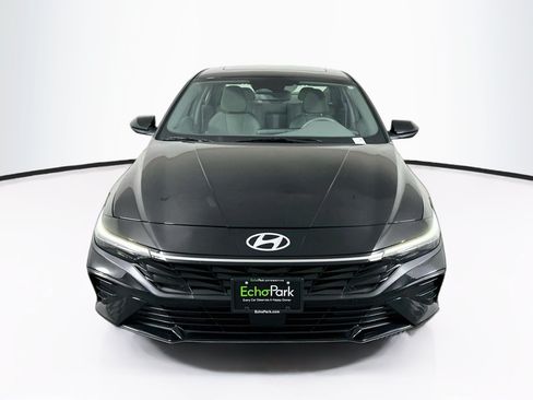 Used 2025 Hyundai Elantra SEL FWD image 2