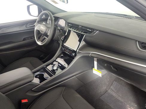 New 2025 Jeep Grand Cherokee Laredo w/ Luxury Tech Group I image 31