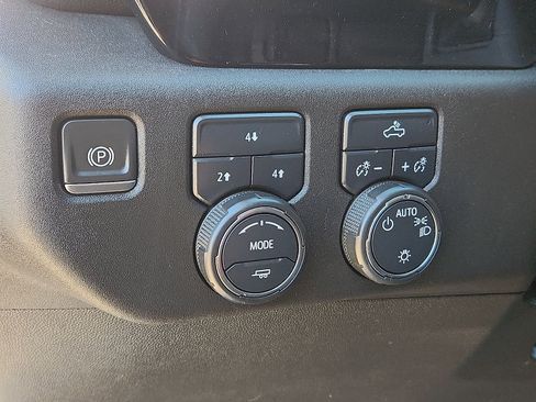 Used 2024 Chevrolet Silverado 2500 LT image 15