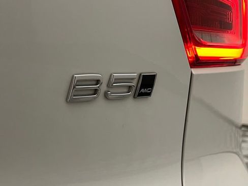 Used 2024 Volvo XC40 B5 Plus AWD/4WD image 14