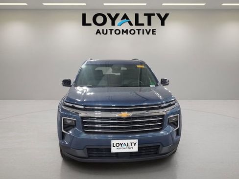 Used 2024 Chevrolet Traverse LT w/ Enhanced Driving Package image 8