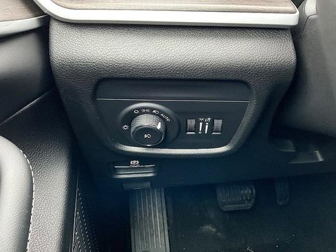 New 2025 Jeep Grand Cherokee L Limited image 16