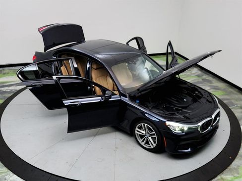 Used 2017 BMW 740i image 39