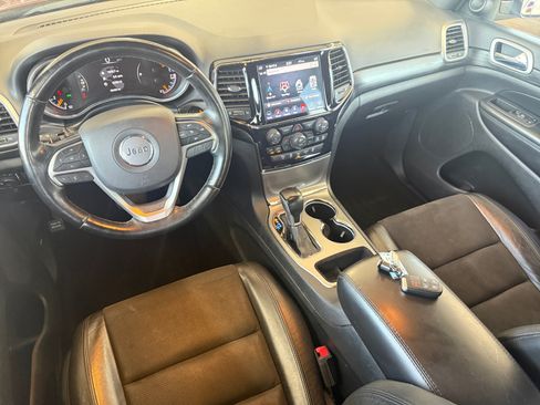 Used 2020 Jeep Grand Cherokee Altitude RWD image 16
