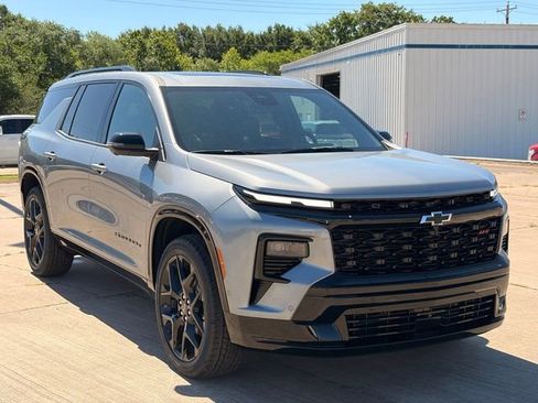 New 2026 Chevrolet Traverse RS w/ LPO, Floor Liner Package FWD image 8