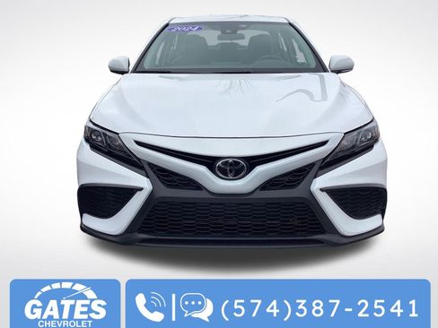 Used 2024 Toyota Camry SE image 2