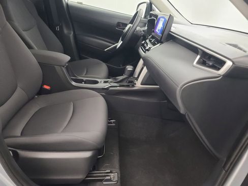 Used 2025 Toyota Corolla Cross LE image 15