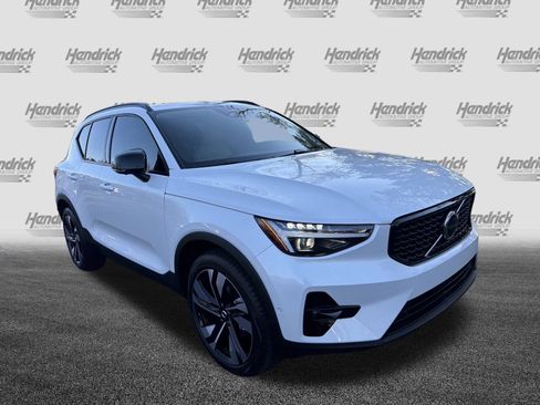 Used 2026 Volvo XC40 B5 Ultra w/ Protection Package Premier image 2