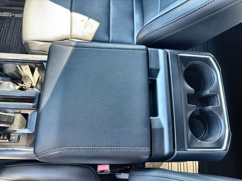 Used 2022 Ford F150 Lightning Lariat image 29