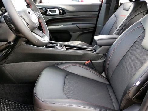 New 2026 Jeep Compass Trailhawk image 9