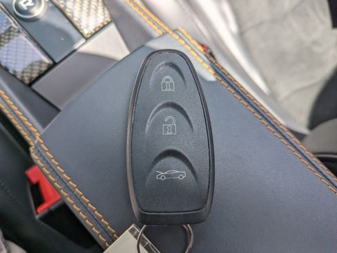 Used 2014 McLaren MP4-12C Spider RWD image 37