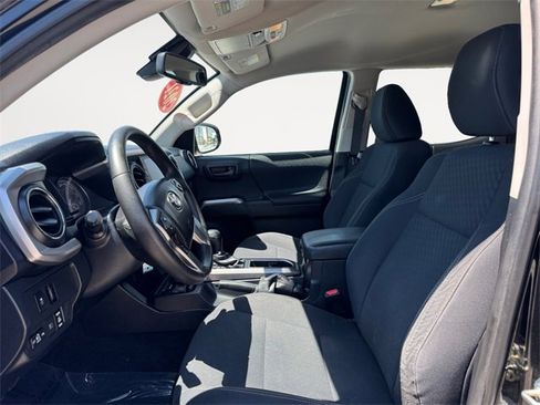 Used 2021 Toyota Tacoma SR5 w/ Trail Edition image 9