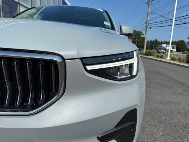 Certified 2025 Volvo XC40 B5 Core w/ Protection Package Premier AWD/4WD image 8