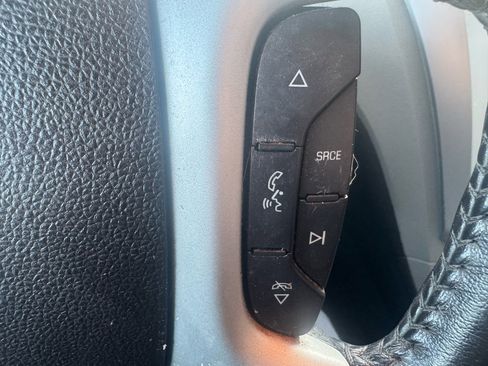 Used 2012 Chevrolet Traverse LTZ image 19