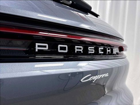New 2026 Porsche Cayenne AWD/4WD image 33
