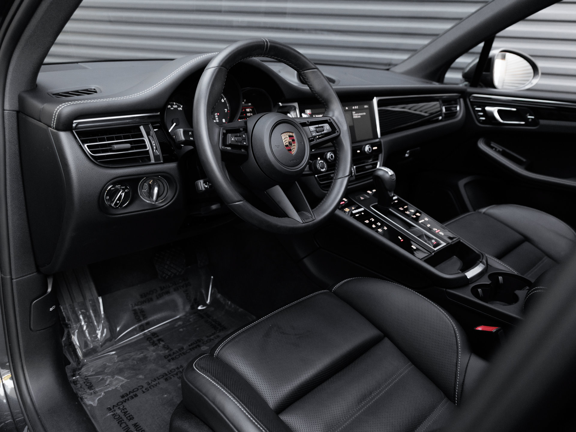 Certified 2026 Porsche Macan Turbo AWD/4WD image 4