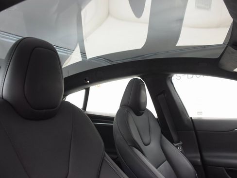 Used 2024 Tesla Model S Plaid image 17