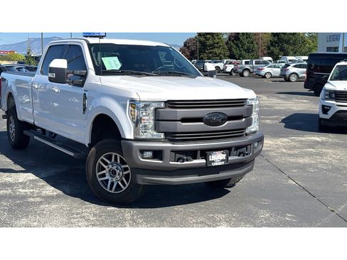 Used 2018 Ford F350 Lariat image 2