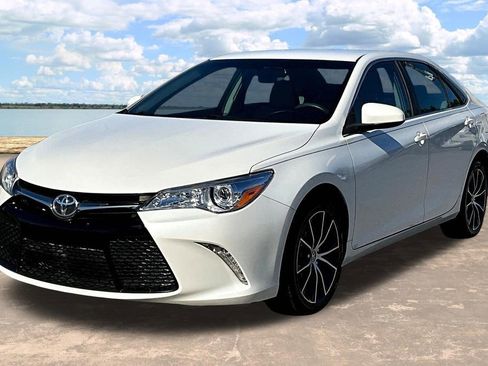 Used 2017 Toyota Camry XSE FWD image 4