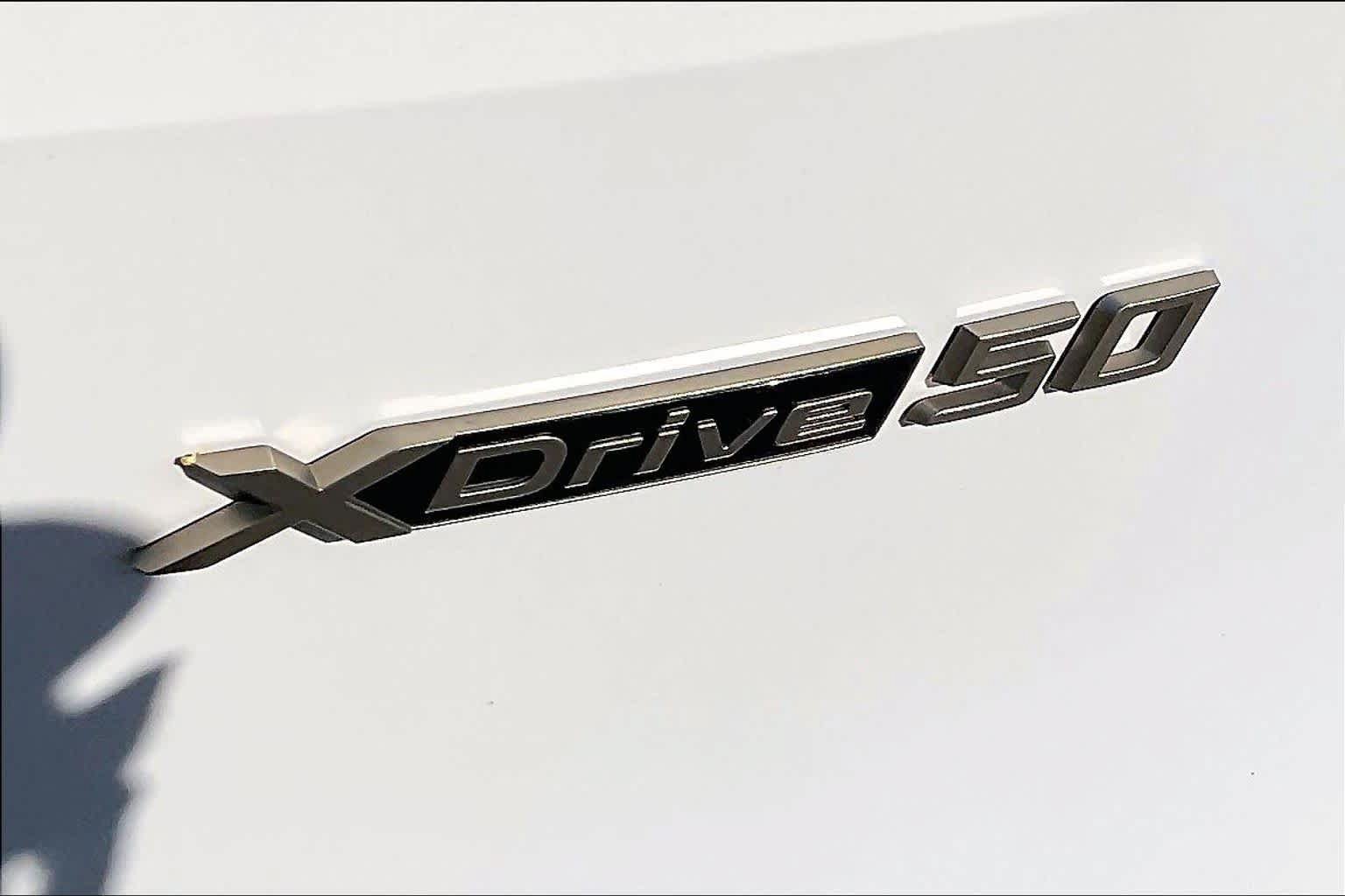 Used 2023 BMW iX xDrive50 w/ Sport Package AWD/4WD image 9