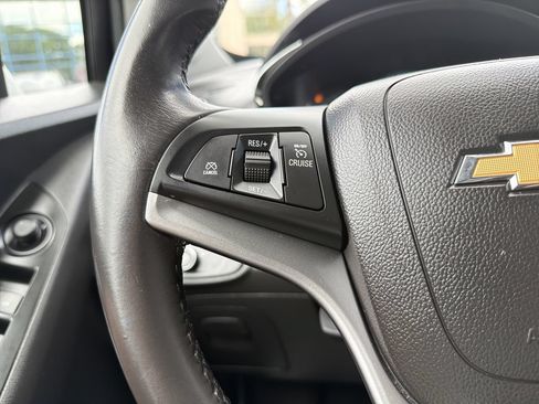 Used 2022 Chevrolet Trax LT w/ LT Convenience Package FWD image 25