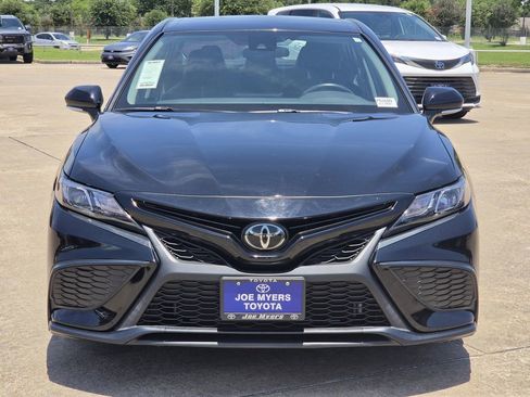 Used 2024 Toyota Camry SE FWD image 3